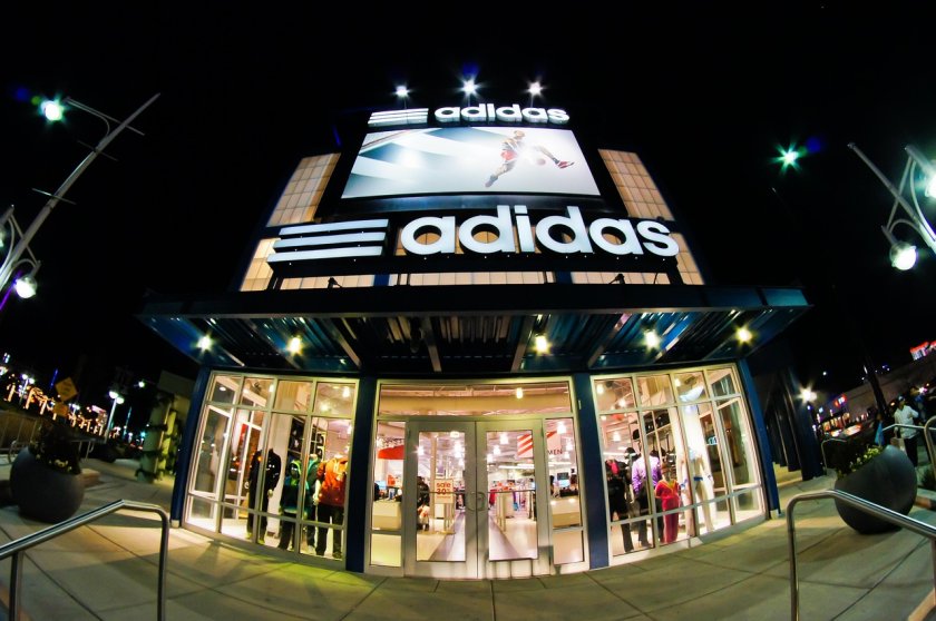 adidas сменя глобалната си медийна агенция