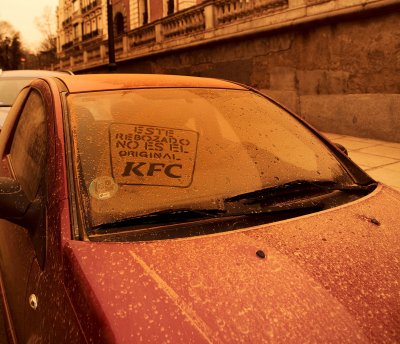 KFC Испания с маркетинг в реално време по време на прашна буря