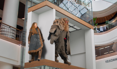 3D елф и трол изскачат от билборд в мол в Копенхаген
