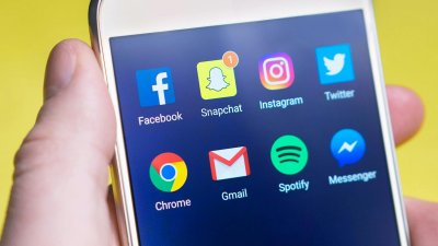 Проблемите със социалните медии продължават