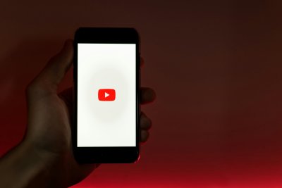 YouTube залага на AI и нови формати, за да улесни бранд партньорствата