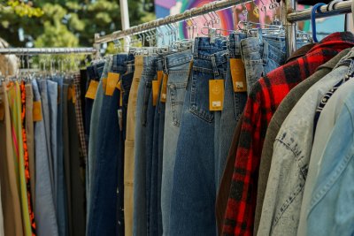 Levis учи младите хора да поправят дрехи