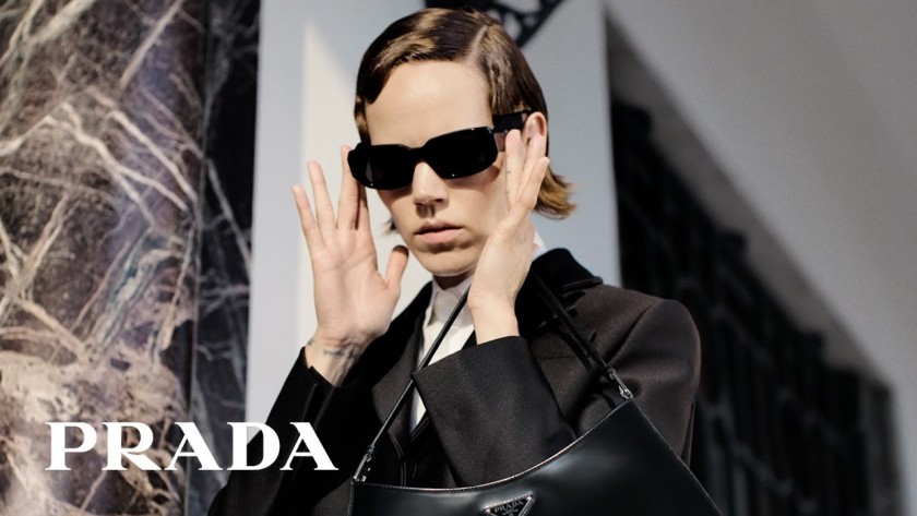 Загадка, традиция и лукс в празничната реклама на Prada