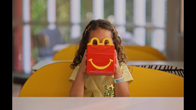 McDonald’s превръща кутията на Happy Meal в очен преглед за деца в Бразилия